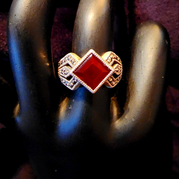 Source Unknown Jewelry - MARCASITE & GARNET RING